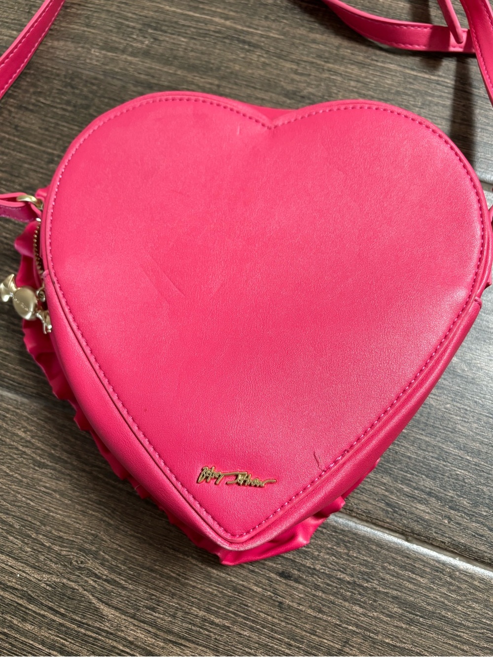 Betsey Johnson / Kitsch Box O' Chocolates Crossbody bag heart shaped - Picture 6 of 6